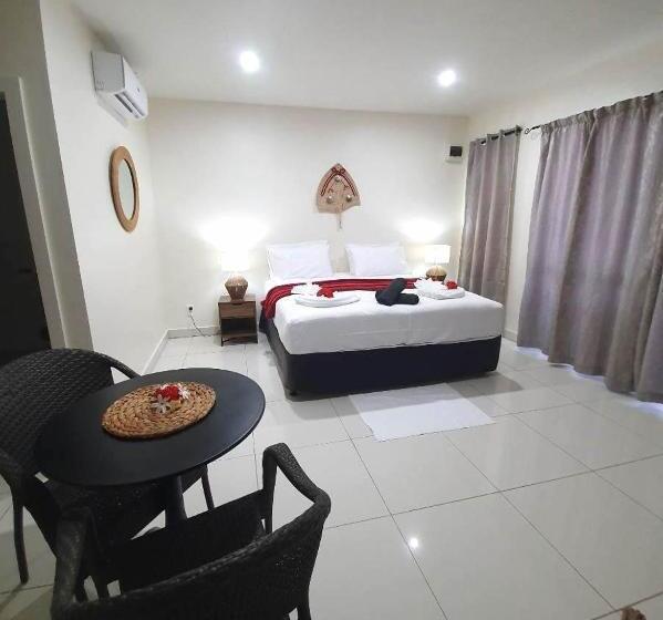 Wolfgramm Beachfront Motel