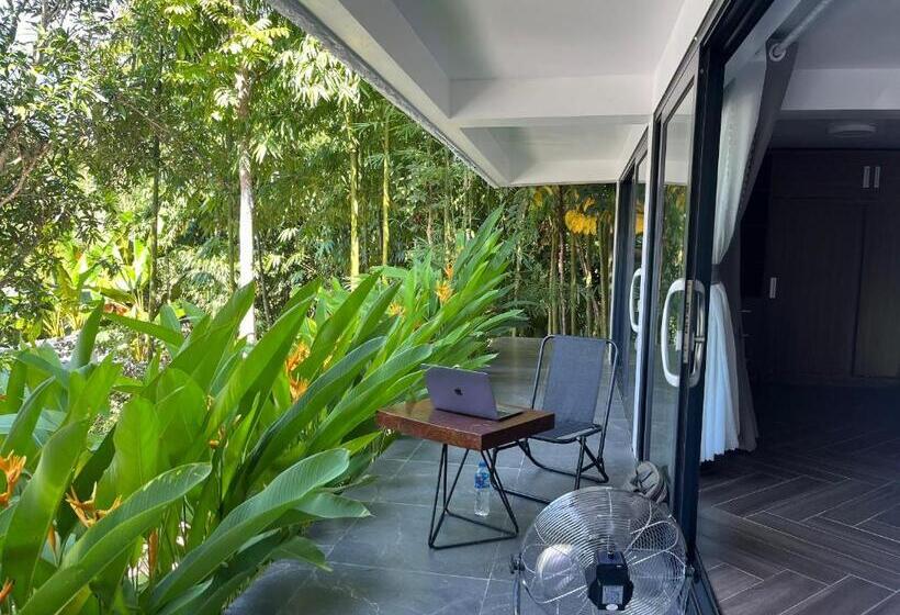 تختخواب و صبحانه Lake House