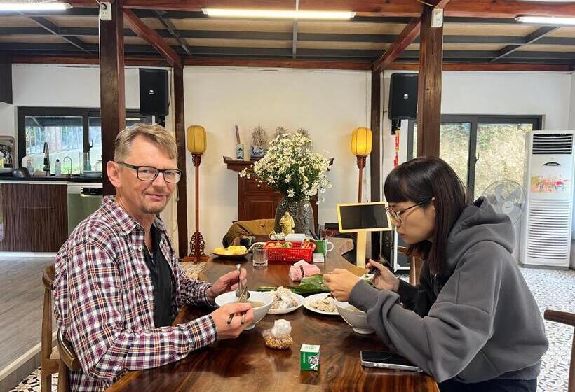 تختخواب و صبحانه Lake House