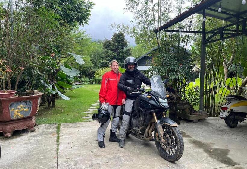 تختخواب و صبحانه Lake House