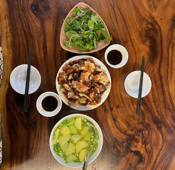 تختخواب و صبحانه Lake House