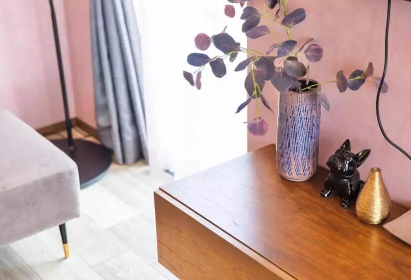Breaky Hotel   Vacation Stay 21167v