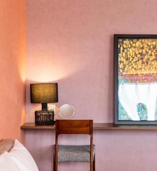 Breaky Hotel   Vacation Stay 21167v