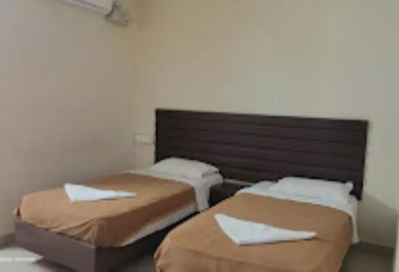 ホテル R Banquets Ac Rooms, Vikarabad