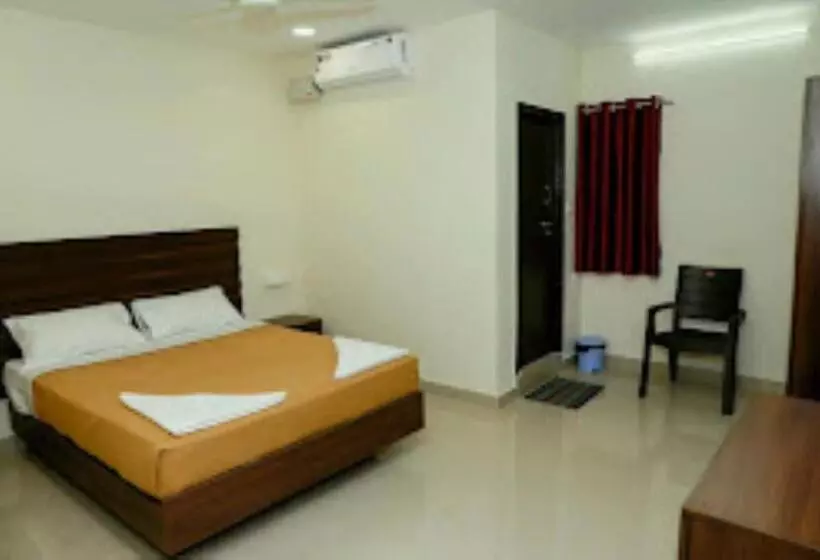 ホテル R Banquets Ac Rooms, Vikarabad