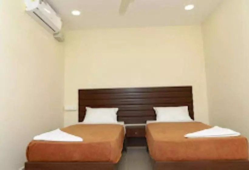 ホテル R Banquets Ac Rooms, Vikarabad