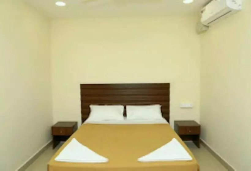ホテル R Banquets Ac Rooms, Vikarabad