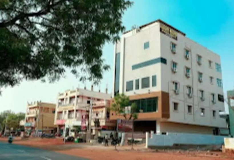 ホテル R Banquets Ac Rooms, Vikarabad