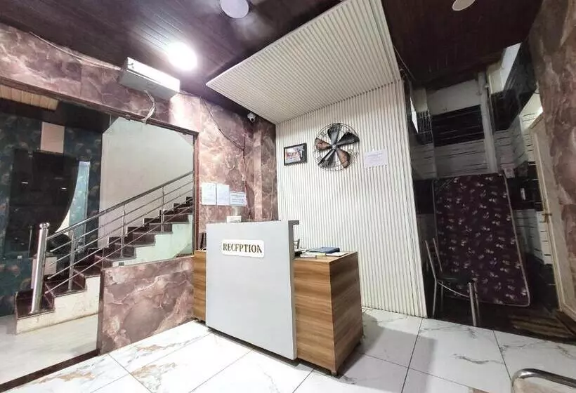 Hotelli Ram Ghat Inn  In Front Of Mandakini River