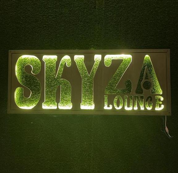 בית מלון כפרי Skyza Rooftop Lodge