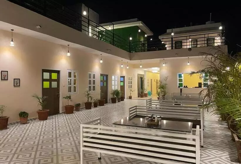 Hotelli Skyza Rooftop Lodge