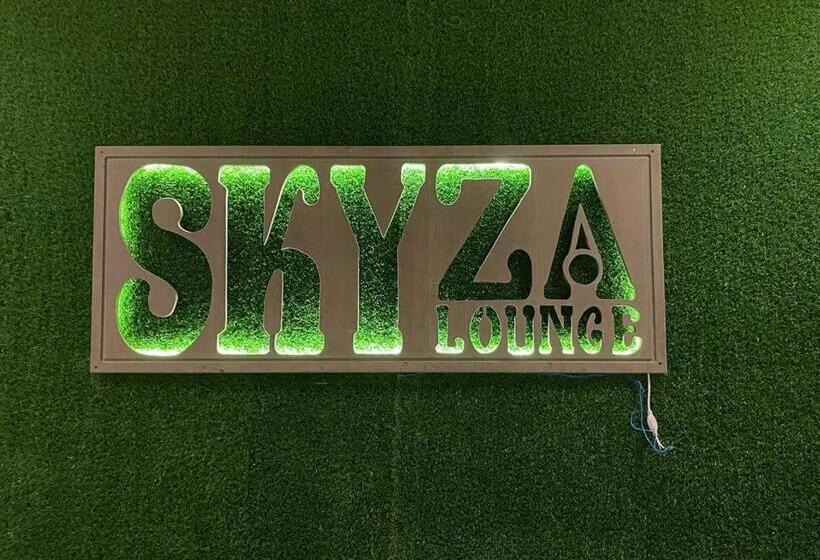 בית מלון כפרי Skyza Rooftop Lodge