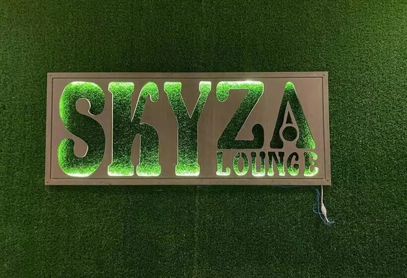 Hotelli Skyza Rooftop Lodge