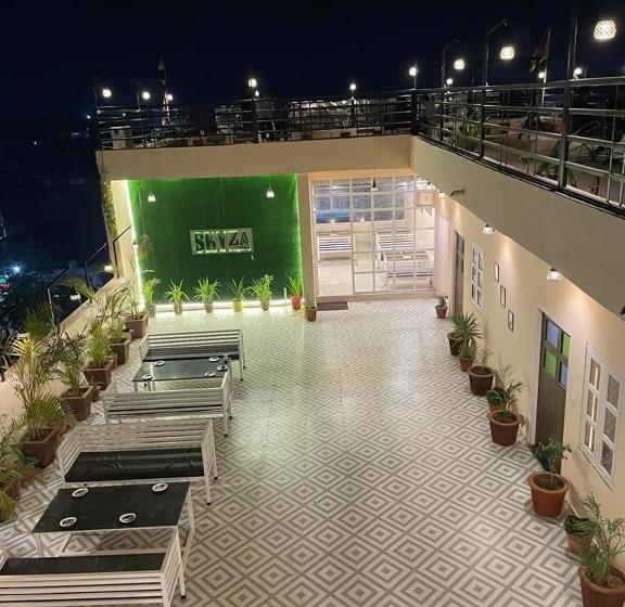 בית מלון כפרי Skyza Rooftop Lodge