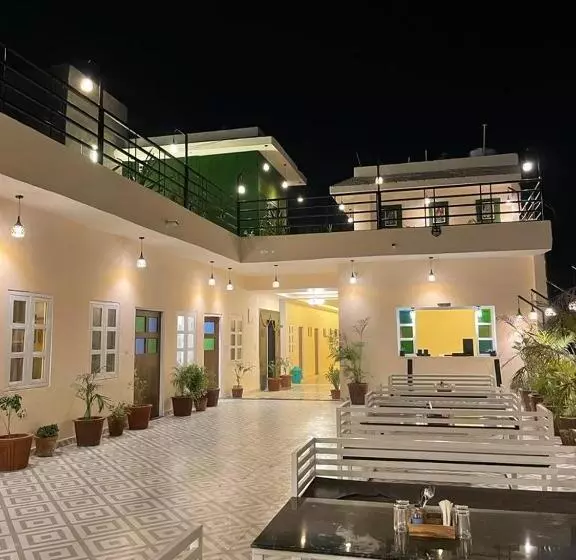 Hotelli Skyza Rooftop Lodge