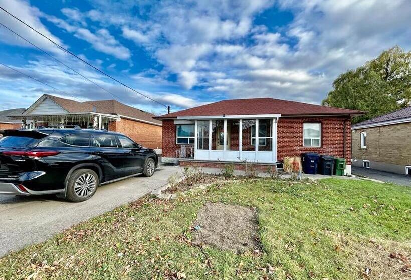 Pensjonat Toronto Uptown 3   Bus To Downtown