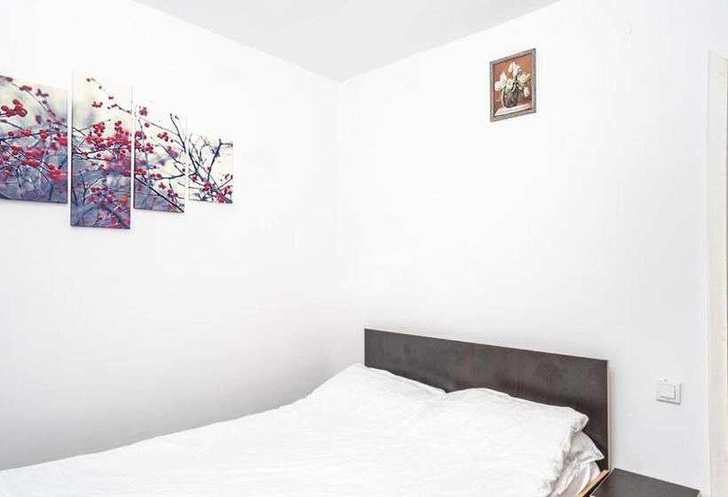 فندق صغير La Platouri