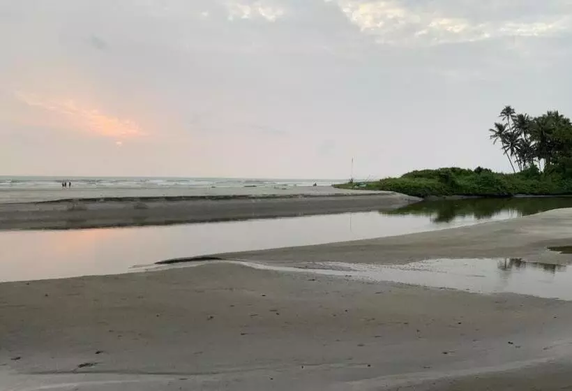 Retkeilymaja One Light Stays   Ashwem