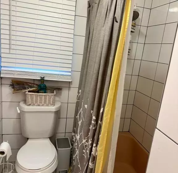 Aamiaismajoitus (B&B) Welcoming Private Suite With French Touches