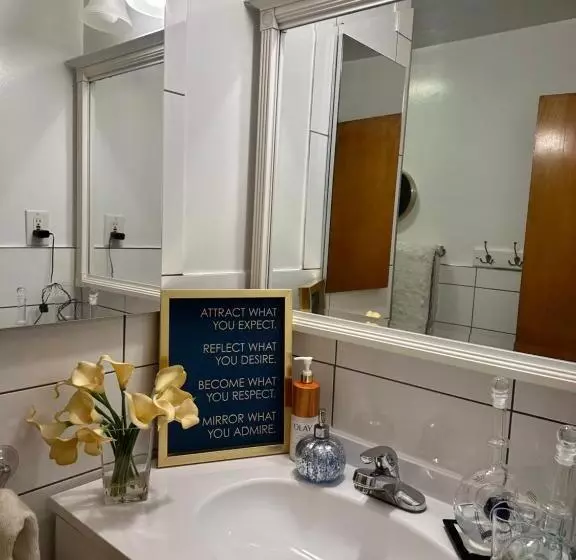 Aamiaismajoitus (B&B) Welcoming Private Suite With French Touches