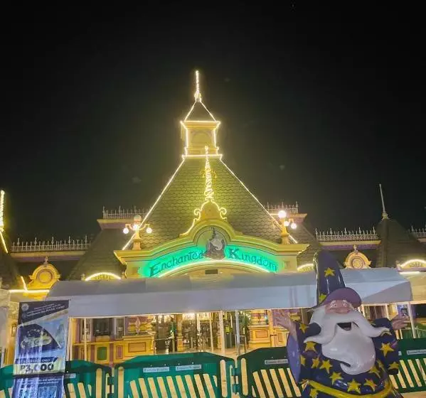 Hm Cozy Place Beside Enchanted Kingdom