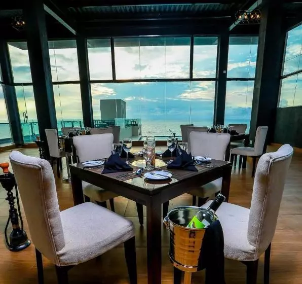 ホテル Corundum Breeze Negombo