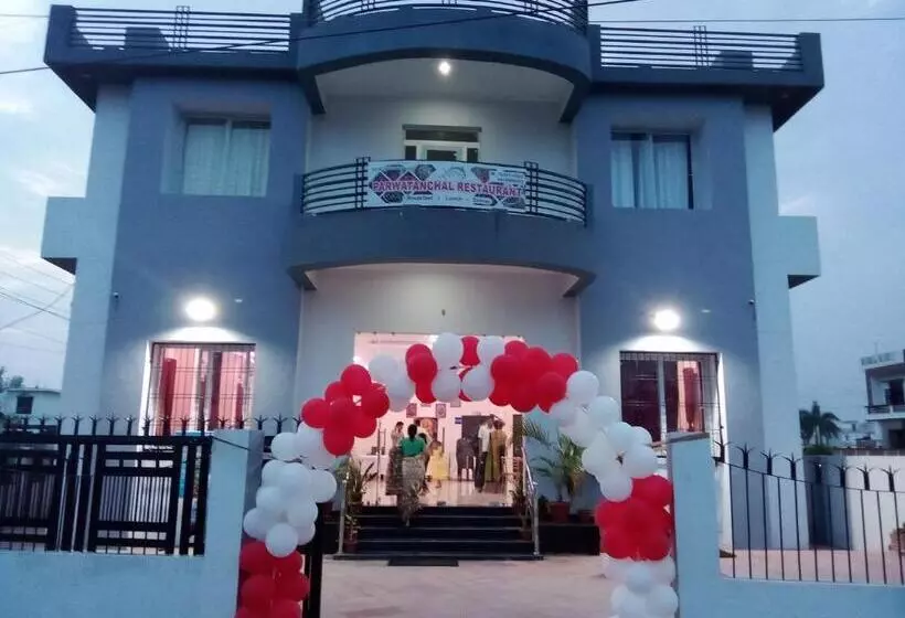 ホテル Parwatanchal