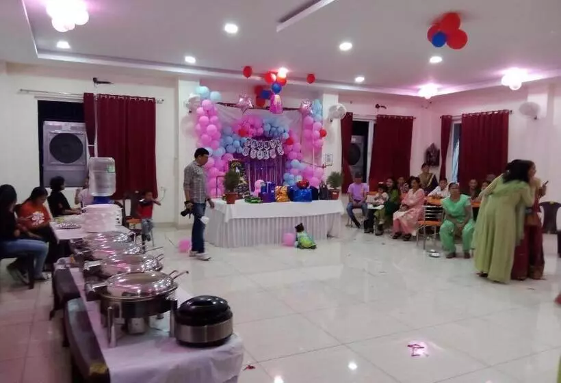 ホテル Parwatanchal