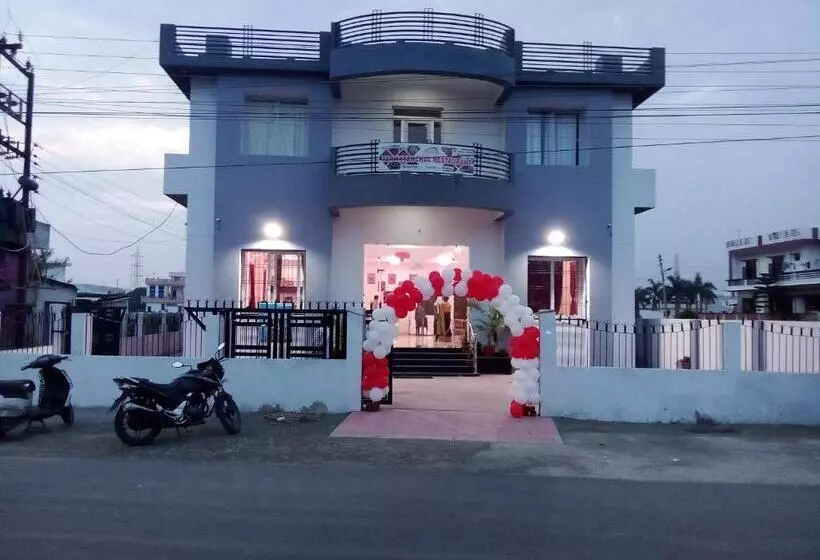 ホテル Parwatanchal