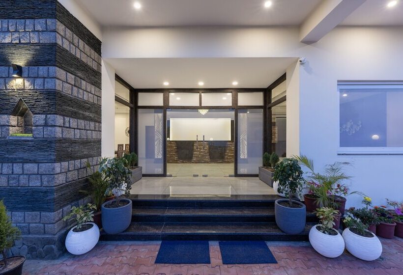 בית מלון כפרי Stone Wood Mountain Resort, Dharamshala