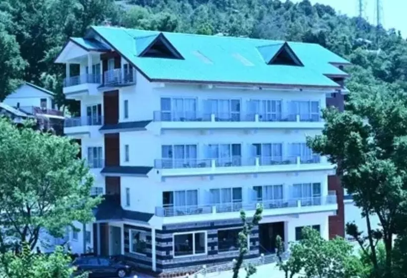 Hotelli Stone Wood Mountain Resort, Dharamshala