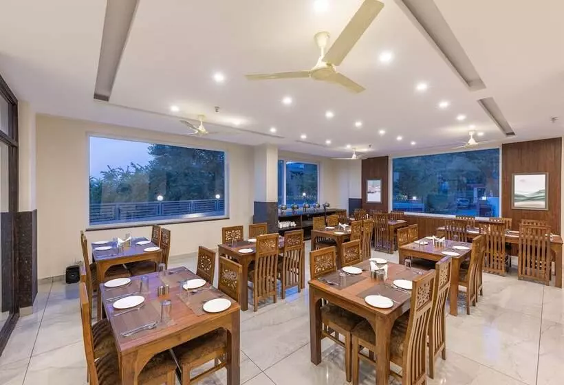 Hotelli Stone Wood Mountain Resort, Dharamshala