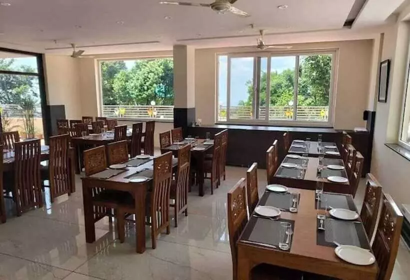 Hotelli Stone Wood Mountain Resort, Dharamshala