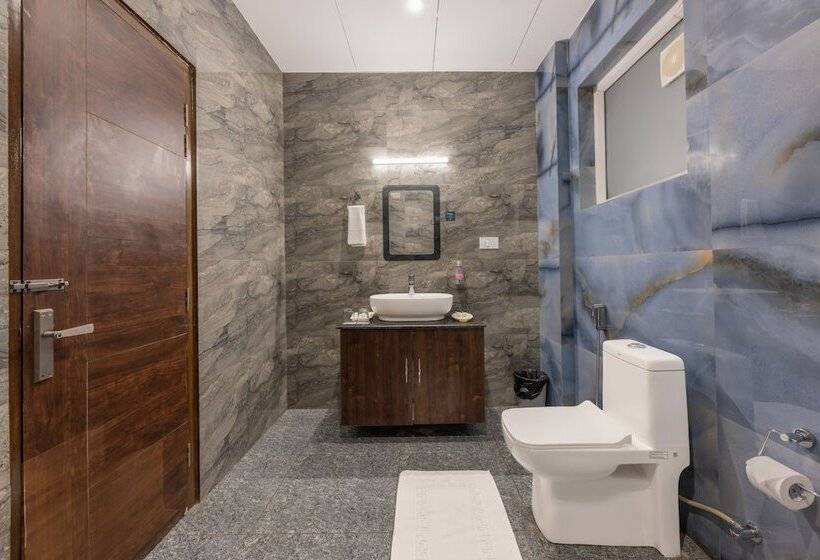 בית מלון כפרי Stone Wood Mountain Resort, Dharamshala