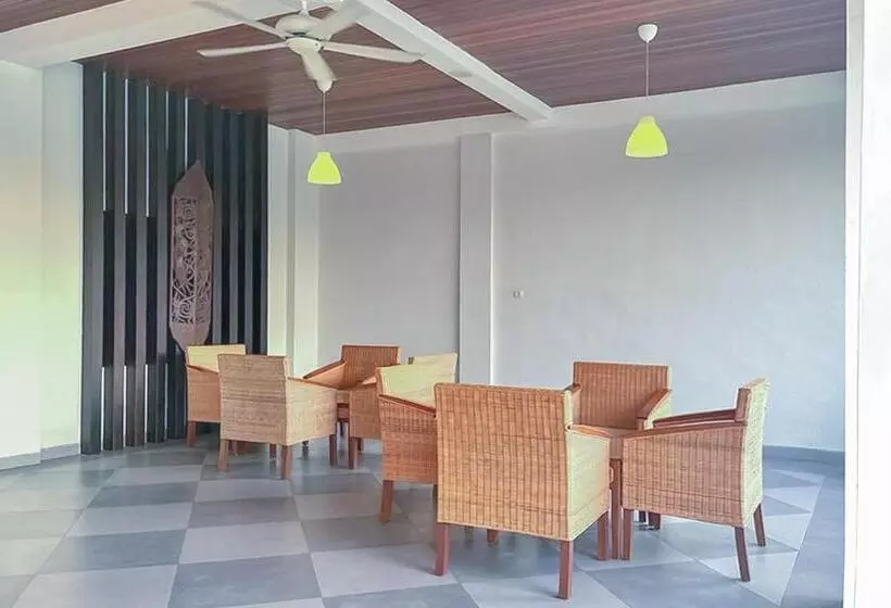 ホテル Urbanview Syariah Wisma Annisa Palangkaraya By Reddoorz