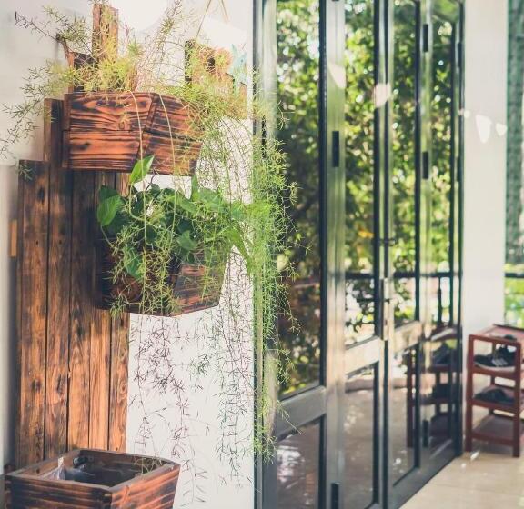 مُتل 1986 Homestay & Coffee