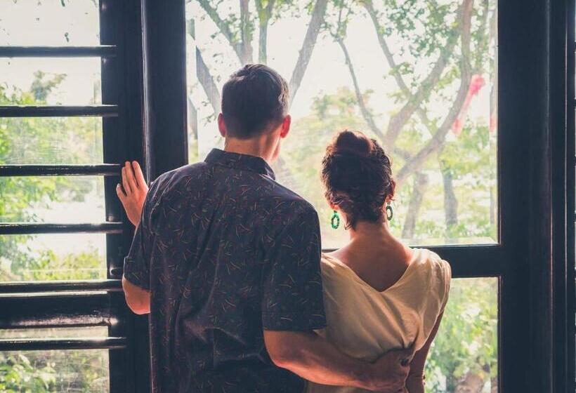 مُتل 1986 Homestay & Coffee