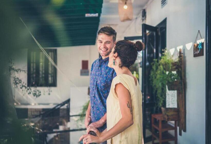 مُتل 1986 Homestay & Coffee