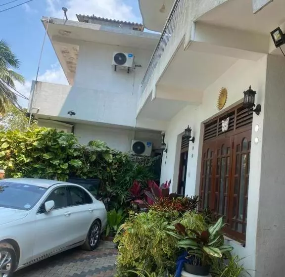 ペンション Jj Villa Aluthgama