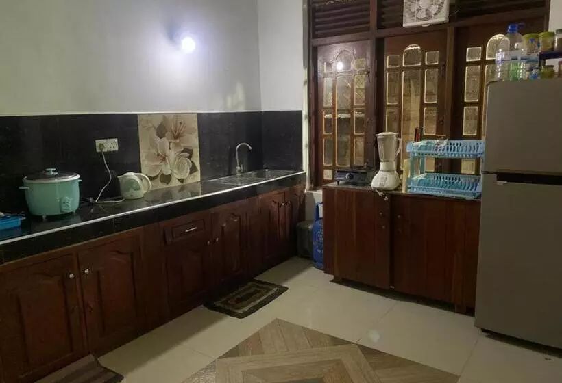 ペンション Jj Villa Aluthgama