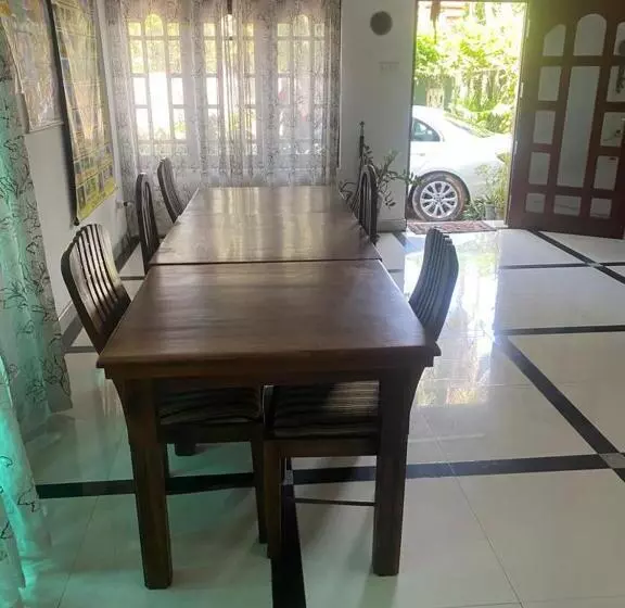 ペンション Jj Villa Aluthgama