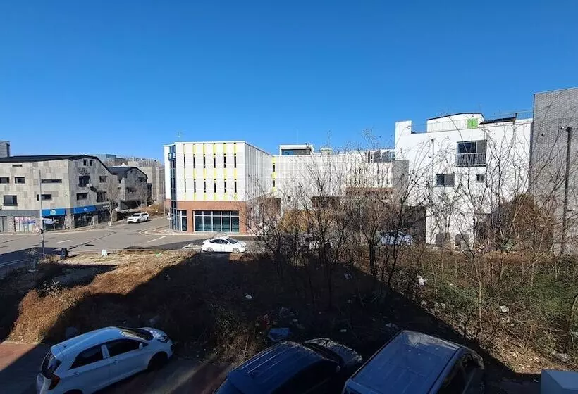 ペンション Yolo House