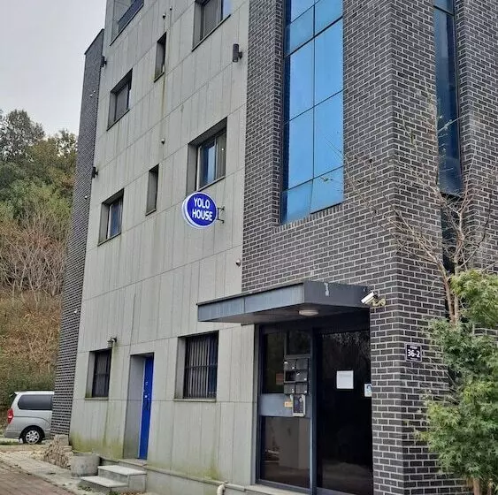 ペンション Yolo House