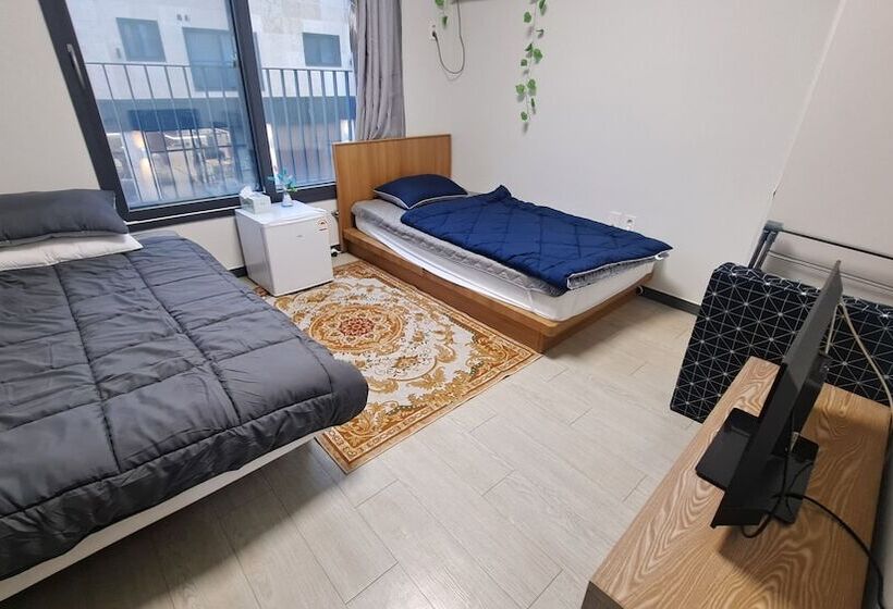 膳宿费 Yolo House