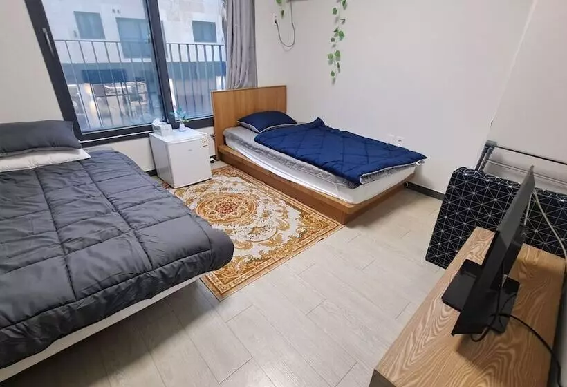 ペンション Yolo House
