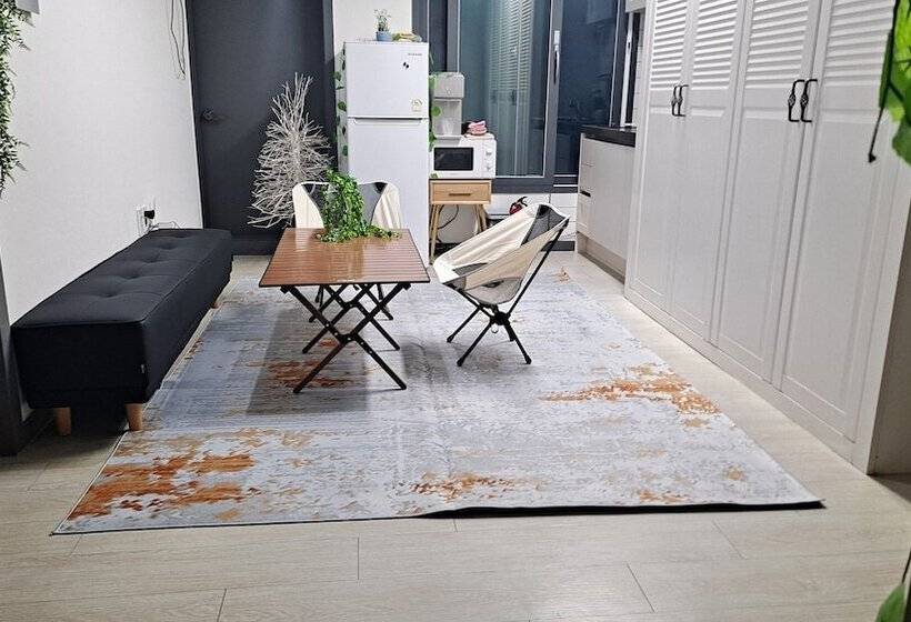 膳宿费 Yolo House