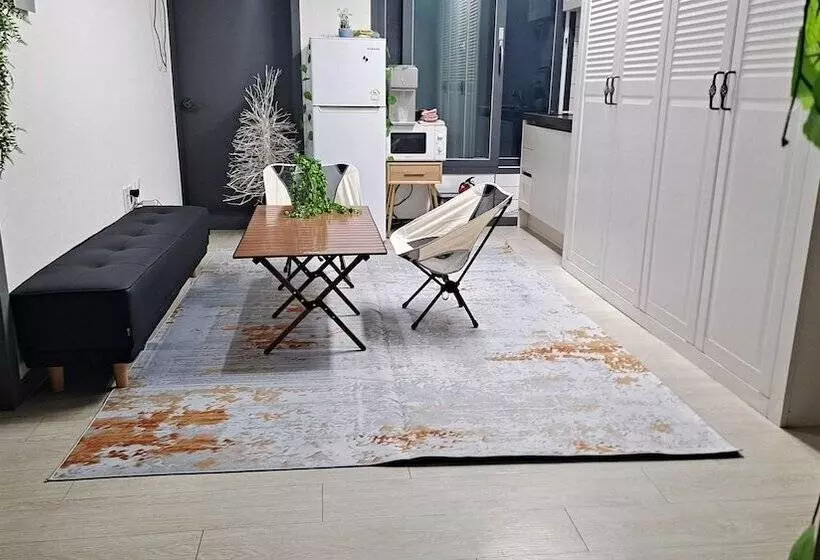 ペンション Yolo House