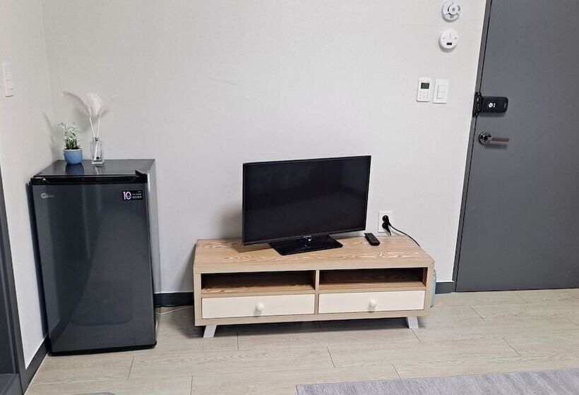 膳宿费 Yolo House