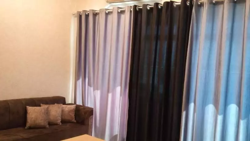 فندق ومنتجع لارين بلازا