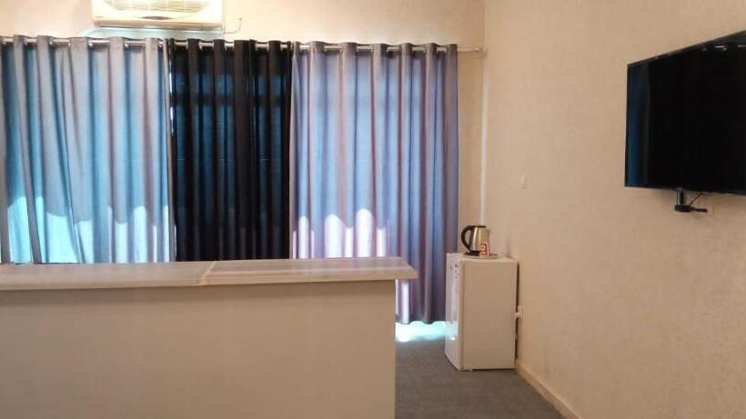 فندق ومنتجع لارين بلازا